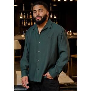 NWOT Youngla Men’s Relaxed Fit Chase Long Sleeve Button Front Shirt Size L Green